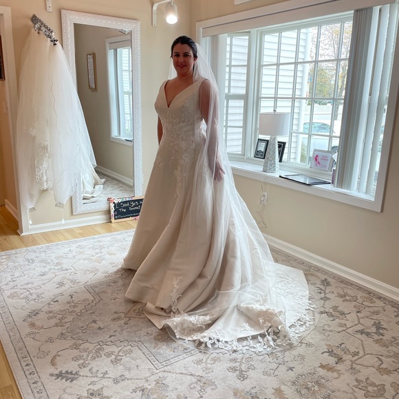 Size 18 Rebecca Ingram mikado a-line wedding gown - Picture 4 of 7